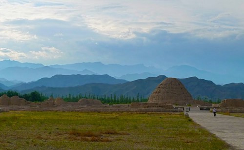 Các lăng mộ khổng lồ cùng những hiện vật phong phú là minh chứng cho bề dày văn hóa lịch sử của người Tây Hạ.