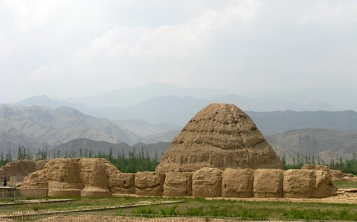 Đây được đánh giá là một trong những lăng vua có quy mô lớn nhất, di tích trên mặt đất được bảo tồn hoàn chỉnh nhất Trung Quốc hiện nay.