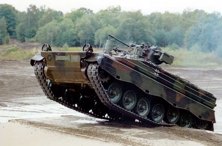 Marder 1A3 là biến thể nâng cấp của dòng xe chiến đấu bộ binh Marder do hãng Rheinmetall Landsysteme phát triển cho Quân đội Đức. Nó có trọng lượng khoảng 37,4 tấn, dài 6,79m, kíp xe 3 người và chở được thêm 7 lính.