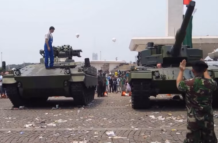 Trong hơn 150 chiếc mà Indonesia mua thì có 40 chiếc Leopard 2A4, 63 chiếc Leopard 2 Revolution và 50 chiếc thiết giáp chiến đấu Marder 1A3. Các xe này sẽ được chuyển cho các đơn vị bộ binh cơ giới và kị binh Quân đội Indonesia đóng tại Đông Java, thủ đô Jakarta.