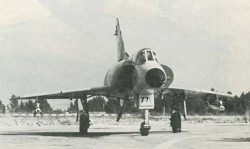 Mirage IIICJ mang 2 đạn Shafrir-2.