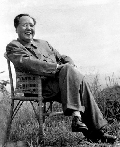 Sau khi công trình hoàn thành, tất cả các kỹ sư chính tham gia thiết kế, sản xuất chiếc quan tài pha lê này được đích thân mang nó đến lăng của cố Chủ tịch Mao Trạch Đông và đặt nó tại vị trí trung tâm lăng.