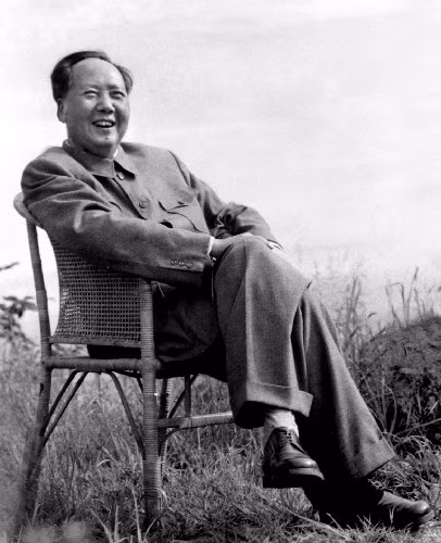 Sau khi công trình hoàn thành, tất cả các kỹ sư chính tham gia thiết kế, sản xuất chiếc quan tài pha lê này được đích thân mang nó đến lăng của cố Chủ tịch Mao Trạch Đông và đặt nó tại vị trí trung tâm lăng.