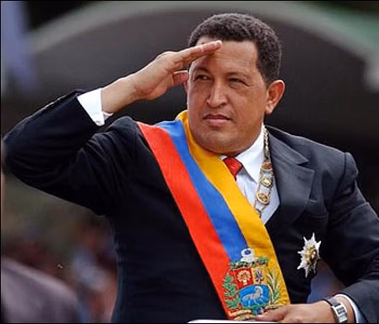 Tổng thống Hugo Chavez qua đời tại bệnh viện quân sự tại thủ đô Caracas hôm 5/3/2013 ở tuổi 58, sau hai năm chiến đấu với căn bệnh ung thư. Thi hài của ông được bảo quản tại Học viện quân sự kể từ đó cho đến ngày diễn ra tang lễ chính thức vào sáng 8/3. Chính quyền Venezuela đã tuyên bố để quốc tang một tuần.