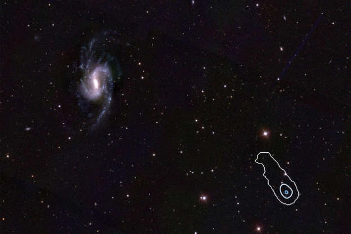 Thiên hà Little Cub nằm trong chòm sao Đại Hùng (Ursa Major) là một thiên hà lùn nằm im lìm từ sau vụ nổ lớn (Big Bang). Điều đó tức là nó chứa những phân tử không hề thay đổi kể từ khoảnh khắc sau khi sự giãn nở nhanh chóng của vũ trụ diễn ra cách đây 13,7 tỷ năm. Dù vậy, Little Cub có một "số phận bi đát" khi nó bị "ăn" bởi người láng giềng lớn hơn là một thiên hà giống với Dải Ngân hà được gọi là NGC 3359.