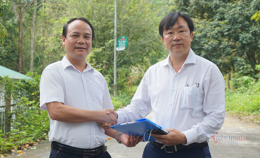 Lãnh đạo Vườn Quốc gia Pù Mát hoàn tất hồ sơ chuyển giao đàn hổ cho Vườn Quốc gia Phong Nha - Kẻ Bàng.