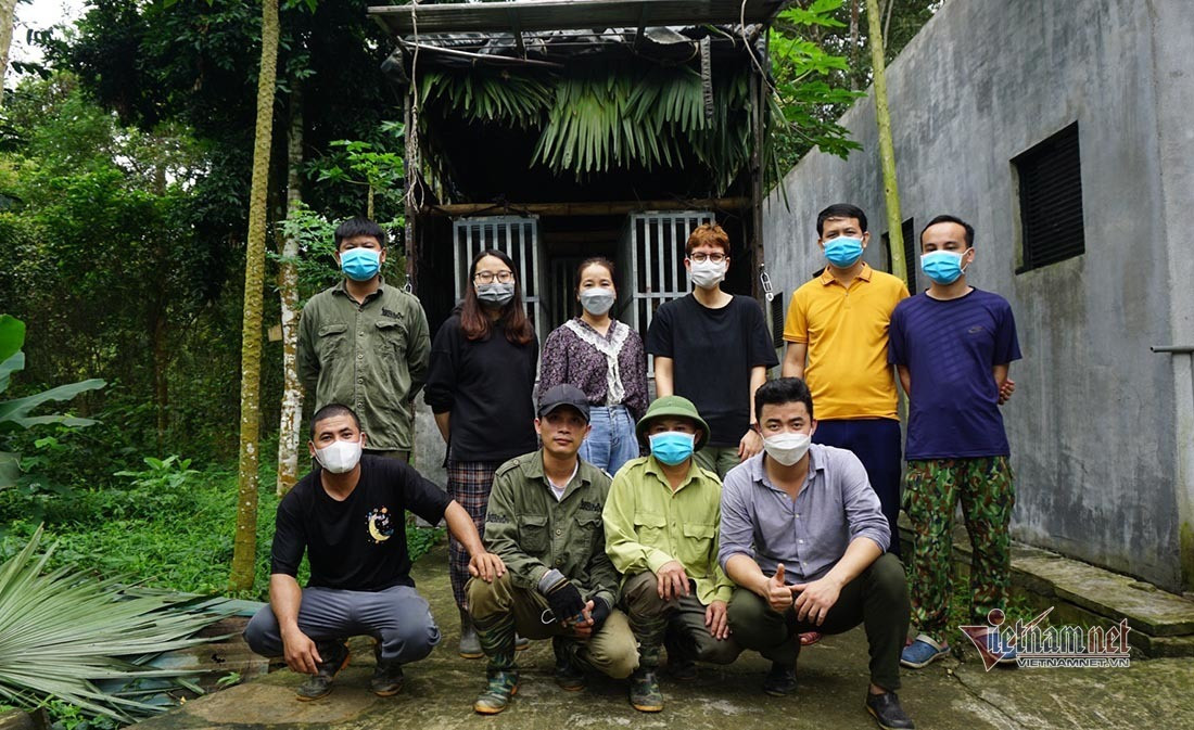 Những người trực tiếp chăm sóc, nuôi dưỡng đàn hổ ở Vườn Quốc gia Pù Mát.