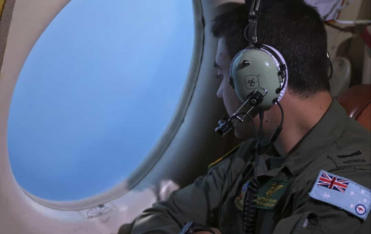 Ngày 8/3/2014, tại sân bay Kuala Lumpur của Malaysia, chiếc MH370 của hãng hàng không Malaysia Airlines bắt đầu cất cánh bay tới Bắc Kinh. Trên máy bay có 239 người, bao gồm 227 hành khách, trong đó có 2 trẻ sơ sinh và 12 thành viên phi hành đoàn. Tuy nhiên, sau 2 giờ bay, MH370 đột ngột biến mất khỏi màn hình radar và ngừng liên lạc với Trung tâm Kiểm soát Không lưu Subang. Cho đến nay, không phát hiện một dấu vết của chiếc máy bay mất tích này và toàn bộ 239 người trên máy bay được cho là đã thiệt mạng.