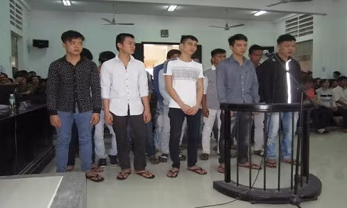 Các đối tượng gây án trước vành móng ngựa.