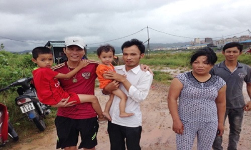 Anh Phạm Tuấn Anh bắt được đối tượng và giải cứu 2 cháu bé đưa về Việt Nam.