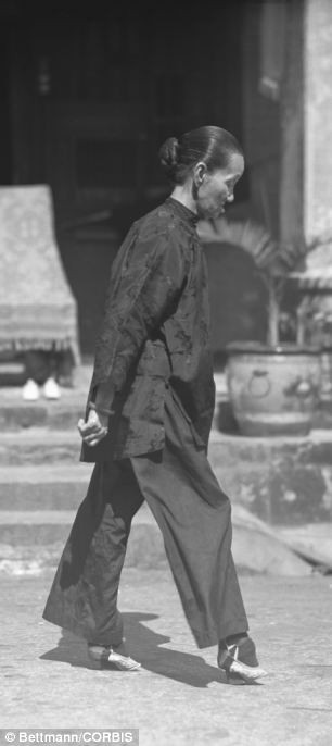 Khoảng 40-50% phụ nữ Trung Quốc đã phải chịu đựng tục lệ đau đớn này trong thế kỷ 19.