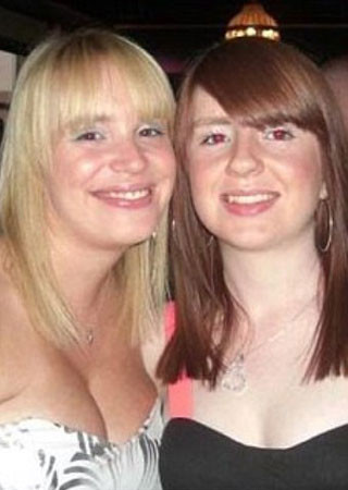 Nạn nhân (bên trái) đã tử vong vì tác dụng phụ của thuốc tránh thai.