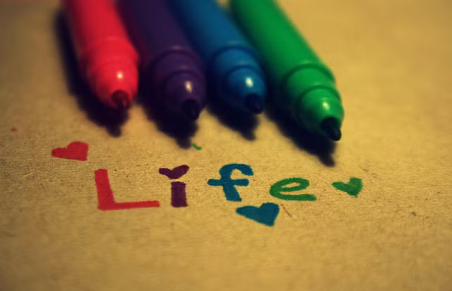 Suy nghĩ tích cực về bản thân và cuộc sống. Luôn có suy nghĩ thật đại lượng cho bản thân và nhìn cuộc sống với con mắt màu hồng sẽ tự động làm mạnh thêm trí nhớ của bạn. Điều này cũng sẽ tự động giúp tăng cường trí nhớ.