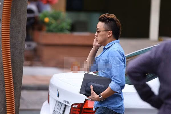 Cao Thái Sơn cũng từng gây ồn ào khi ra phố với chiếc xe bạc tỷ.