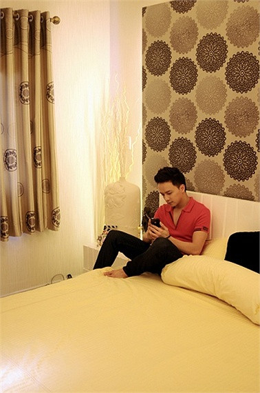 Trước đây, Cao Thái Sơn sở hữu một căn hộ chung cư khá đơn giản ở quận 4 - TP HCM. Nội thất trong nhà cũng được bày biện hết sức giản dị.