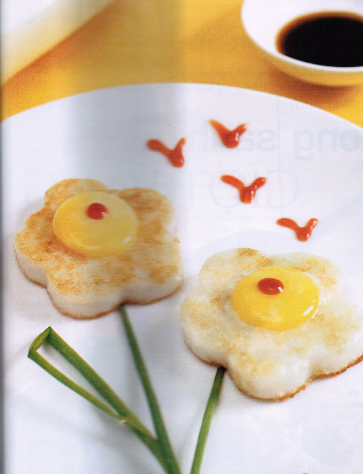 Trứng opla, được cho là một trong những món ăn đơn giản nhất mà các quý ông có thể thực hiện. Tuy nhiên, quý ông cũng cần lưu ý từ khâu chọn trứng cho đến kích thước chảo, gia vị và quan trọng hơn cả là cách lật trứng sao cho món ăn được đẹp mắt để ghi điểm trong mắt cà bà vợ.