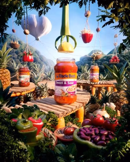 Một nhà máy sản xuất nước ép rau quả.