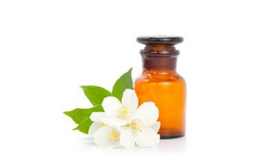 Tinh dầu hoa lài. Tinh dầu hoa lài giúp sát trùng vết thương và giảm đau. Với những ai khó ngủ, căng thẳng bởi công việc hằng ngày, tinh dầu hoa lài sẽ là sự lựa chọn tuyệt vời, mang lại cảm giác thoải mái và dễ chịu.