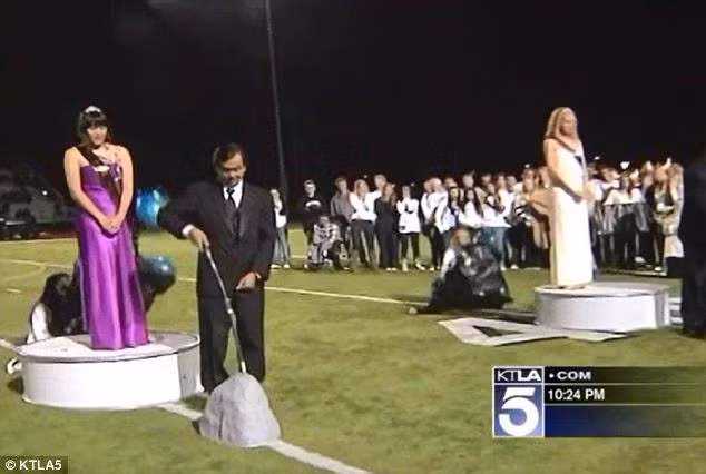 Cassidy đã khiến cả Trường Trung Học Marina, nơi cô đang theo học vô cùng ngạc nhiên khi lọt vào tốp 10 thí sinh cho cuộc thi hoa hậu quê hương.