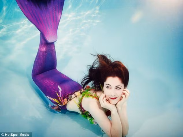 Cô chia sẻ, kể từ khi bị căn bệnh quái ác tấn công, cô rất mệt mỏi, tóc rụng rất nhiều và dễ bị bầm tím ở nhiều bộ phận trên cơ thể.