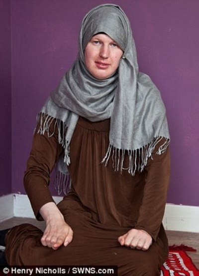 Lucy Lawrence đã quyết định phẫu thuật chuyển đổi giới tính vào 3 năm trước.