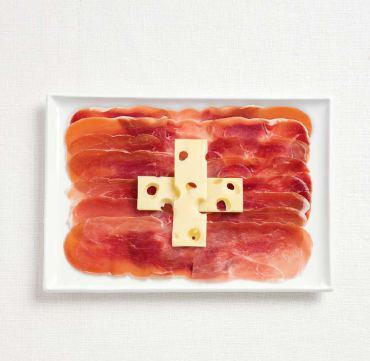 Lá cờ Thụy sĩ làm từ thịt và pho mát