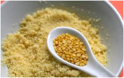 Đậu xanh không nấu chín. Đậu xanh có chứa saponin và lectins, saponin, một chất gây kích thích mạnh mẽ đối với đường tiêu hóa của con người, có thể gây ra viêm xuất huyết, giải thể các tế bào máu đỏ. Trong đậu cũng chứa hemagglutinin với tập hợp tế bào máu đỏ gây ra ngộ độc sau khi ăn. Vì vậy nếu ăn đậu xanh chưa nấu chín dễ bị ngộ độc.