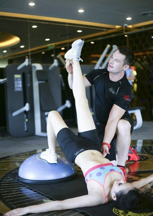 Với mục tiêu giảm lượng mỡ nhanh đồng thời tăng cường thể lực, Lại Hương Thảo tham gia khá nhiều phương pháp tập luyện kết hợp để có sức khoẻ và hình thể tốt nhất cho cuộc thi.