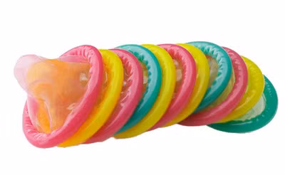 Nhiều người Nam Phi đang trị đau khớp bằng bao cao su.