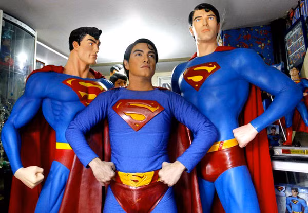 ...bơm silicon đến cấy ghép đùi và thậm chí là thay cả màu da, màu mắt của mình.