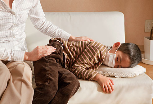 Trẻ bị dị ứng, bị hen suyễn, và nhiều bệnh khác nữa . Một số bệnh có thể làm trẻ khó ngủ. Nghẹt mũi do dị ứng, do cảm lạnh, và do hen suyễn có thể làm cho trẻ khó thở. Ở trẻ nhỏ, đau bụng, trào ngược a-xít, đau tai, hoặc đau do mọc răng cũng có thể làm cho trẻ ngủ không ngon. Bác sĩ nhi khoa có thể làm giảm triệu chứng này để giúp cho trẻ ngủ ngon hơn.