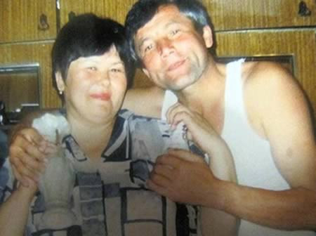 Một phụ nữ Nga mới đây đã chết lần thứ hai một cách đầy thảm thương sau khi tỉnh dậy tại chính đám tang của mình. Fagilyu Mukhametzyanov, 49 tuổi, đã được các bác sỹ xác nhận đã chết. Gia đình đang làm tang ma cho bà thì Fagilyu bỗng sống dậy. Bà thấy mọi người than khóc thì cảm thấy quá sốc khi nhận ra mình sắp bị chôn sống. Người ta đã nhanh chóng đưa bà đến bệnh viện gần đó nhưng tại đây, bà được bác sỹ xác nhận chết lần hai.