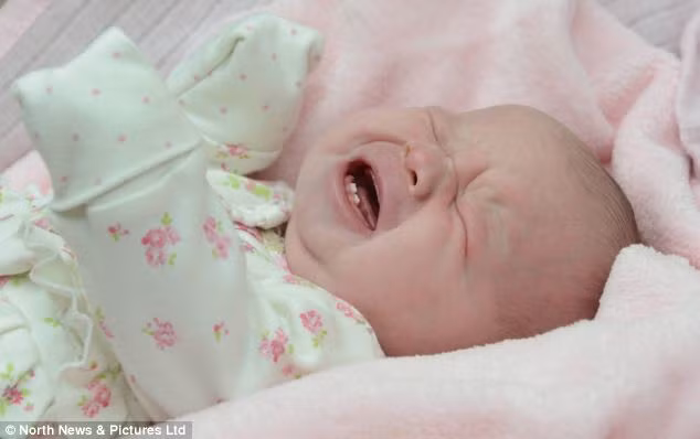 Cha mẹ Eva và các bác sĩ đã vô cùng ngạc nhiên khi lần đầu tiên thấy bé.