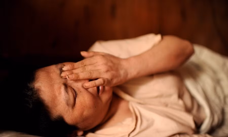 Người mẹ không kìm nén được nước mắt khi nhắc đến con trai mình.