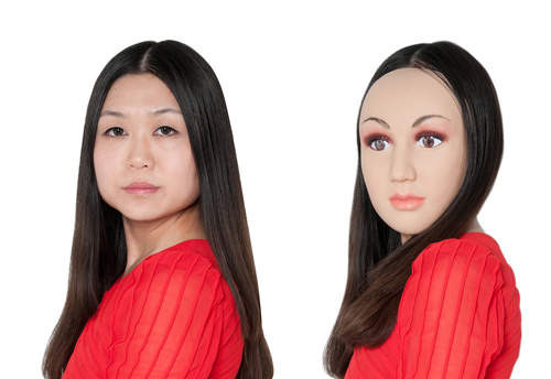 Trong quá trình sử dụng, nó cũng đem đến vô số những bất tiện trong người dùng như chớp mắt, cười, biểu lộ cảm xúc hay ăn uống. Cách khắc phục duy nhất đó là tạm tháo chiếc mặt nạ ra và đeo lại vào sau đó.