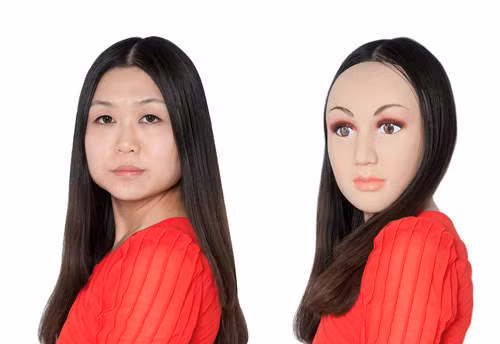 Trong quá trình sử dụng, nó cũng đem đến vô số những bất tiện trong người dùng như chớp mắt, cười, biểu lộ cảm xúc hay ăn uống. Cách khắc phục duy nhất đó là tạm tháo chiếc mặt nạ ra và đeo lại vào sau đó.