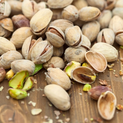 Hạt dẻ cười (quả hồ trăn) có thể giúp thay đổi hàm lượng các vi khuẩn có khả năng cải thiện sức khỏe đường ruột, theo một nghiên cứu mới ở Mỹ. Các nhà khoa học thuộc Viện Khoa học nông nghiệp và thực phẩm thuộc Đại học Florida (Mỹ) phát hiện hạt cười có tính chất prebiotic. Theo nghiên cứu, thường những thực phẩm có đặc tính prebiotic có thể kích thích sự phát triển của các vi khuẩn có lợi trong đường tiêu hóa, qua đó ngăn chặn được các bệnh về đường tiêu hóa.