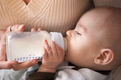  Hàm lượng cao các phthalates trong bình sữa, bát nhựa, đồ chơi bằng nhựa sẽ có nguy cơ làm xáo trộn nội tiết và bé gái bị nhiễm phthalates sẽ dậy thì sớm trước tuổi.