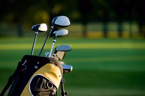Ông Sơn đã dùng gậy chơi golf đánh vào đầu nhân viên phục vụ. Ảnh minh họa.