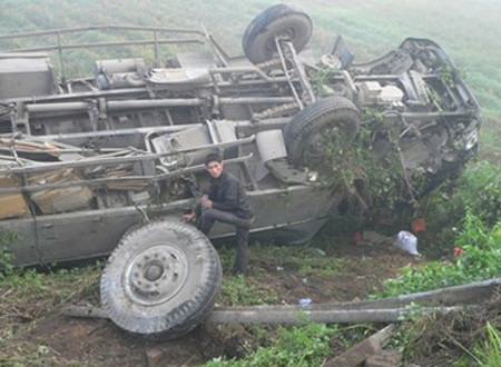 Xe tải lao xuống vực, 2 người chết tại chỗ. Ảnh minh họa