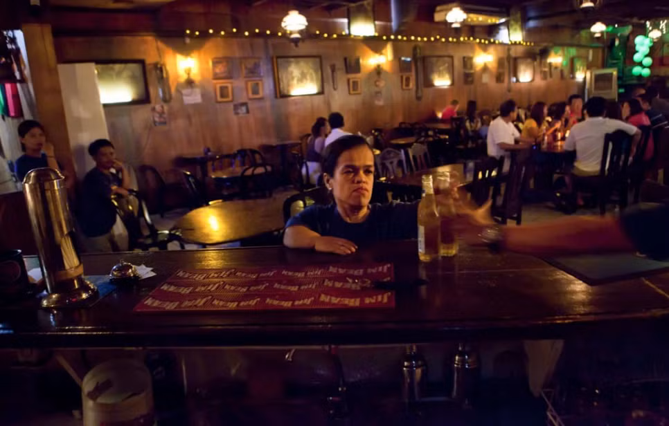 Thậm chí luật còn quy định chiều cao tối thiểu đối với một số loại công việc.