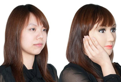 Có thể thấy nhìn từ xa chiếc mặt nạ Uniface trông rất khó phân biệt được với khuôn mặt thật của con người.