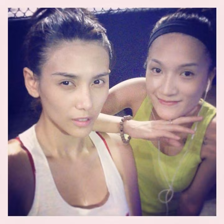 Võ Hoàng Yến cao 1 mét 79, nặng 54 kg với các số đo 90 - 62 - 92. Trước khi giành ngôi Á hậu 1 Hoa hậu Hoàn vũ Việt Nam, Võ Hoàng Yến từng đoạt giải vàng siêu mẫu Việt Nam 2008. Năm 2008, cô giành danh hiệu Á hậu 1 cuộc thi Hoa hậu Hoàn vũ Việt Nam và trở thành đại diện của Việt Nam tham dự Hoa hậu Hoàn vũ 2009