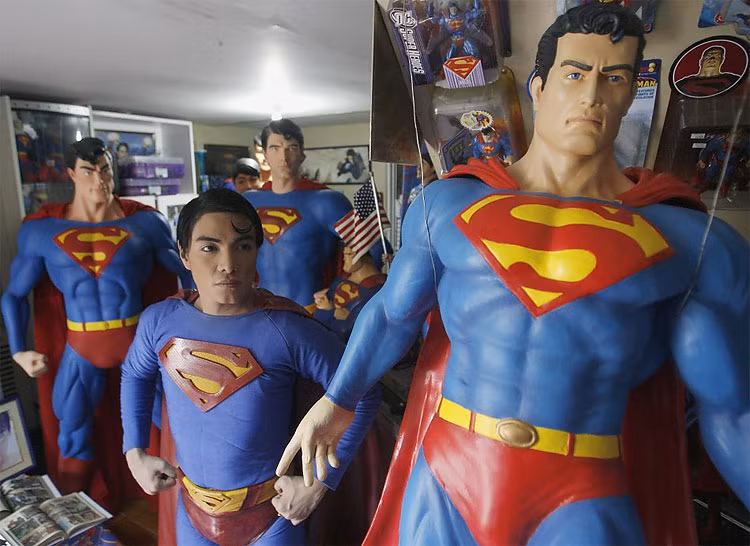 Những bức tượng Siêu nhân đầy rẫy trong nhà Herbert Chavez