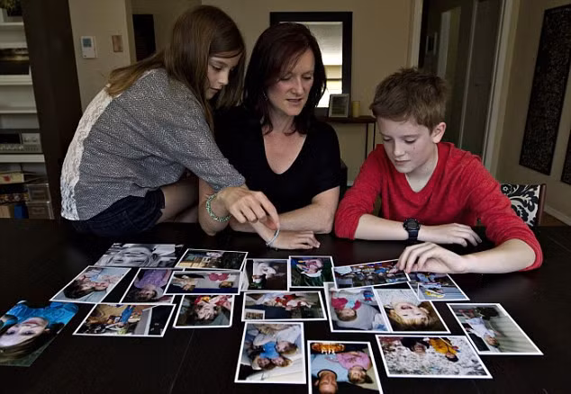 Những hình ảnh khi Wren còn nhỏ, cậu bé đã lớn lên như một bé gái. Nhưng cô bé Wrenna lại luôn thích cắt tóc ngắn và thích mặc quần áo như những anh hùng truyện tranh