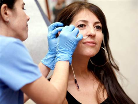 Để giảm cân, nhiều cô gái, trong đó có nhiều cô sắp cưới, chọn cách ăn ống xông qua mũi. Ống được chọc vào đến tận dạ dày, và ở nguyên đó 24 giờ mỗi ngày. Trong vòng 10 ngày, người thực hành sẽ phải nhịn ăn hoàn toàn, thay vào đó là một loại thực phẩm giàu protein có năng lượng thấp được đưa vào qua ống xông, cung cấp khoảng 800 calo mỗi ngày.