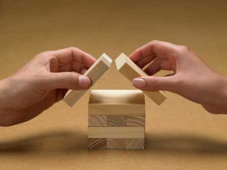 Sử dụng tay không thuận. Bạn thường sử dụng tay thuận để thực hiện các công việc đơn giản không đòi hỏi sự tập trung, tuy nhiên bạn hãy thử sử dụng tay không thuận để ăn hoặc đánh răng…vv. Việc sử dụng tay không thuận đòi hỏi sự tập trung cao độ và tạo cơ hội để não bộ vận động nhiều hơn.