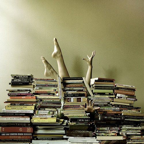 Sưu tầm quá nhiều sách (Bibliomania). Hội chứng này là một rối loạn ám ảnh ép buộc, liên quan đến việc thu thập sách để chỉ ra nơi nào mà các mối quan hệ xã hội hoặc sức khỏe đang xuống cấp. Việc mua rất nhiều bản sao của cùng một cuốn sách, nhà xuất bản và tích lũy chúng ngoài khả năng sử dụng hoặc đọc thường là triệu chứng của Bibliomania.