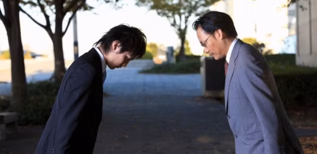 Hội chứng rối loạn hành vi. Hội chứng này xảy ra phổ biến ở Nhật, đặc biệt đối với những người lớn lên theo khuôn khổ kỷ luật hà khắc và sự kỳ vọng tuyệt đối của cha mẹ. Người bệnh bị rối loạn do nỗi sợ hãi làm tê liệt ý chí và hành động của họ đi ngược lại nhận thức của họ về sự vật, sự việc.