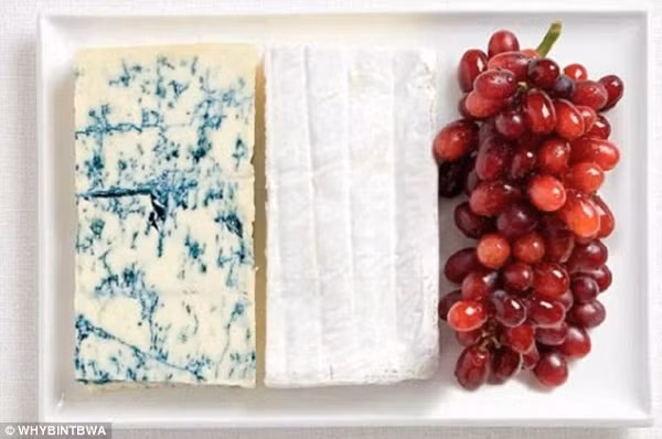 Pho mát và nho trong lá cờ nước Pháp